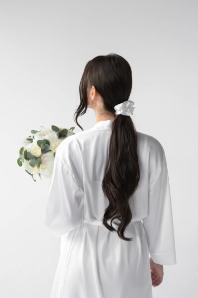 Jedwabna gumka do włosów w kolorze kremowym Just Married - midi