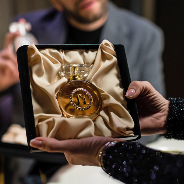 Nowy Rok – jak wejść w 2026 z pewnością siebie i elegancją? Odkryj perfumy z feromonami